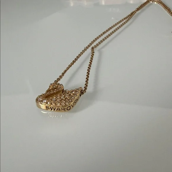 ✨ Swarovski Classic Swan Bundle of 2 – Black & Gold ✨ - Picture 2 of 4